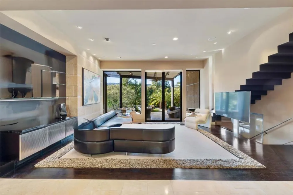 Address Not Shown Los Altos Hills, CA 94022
