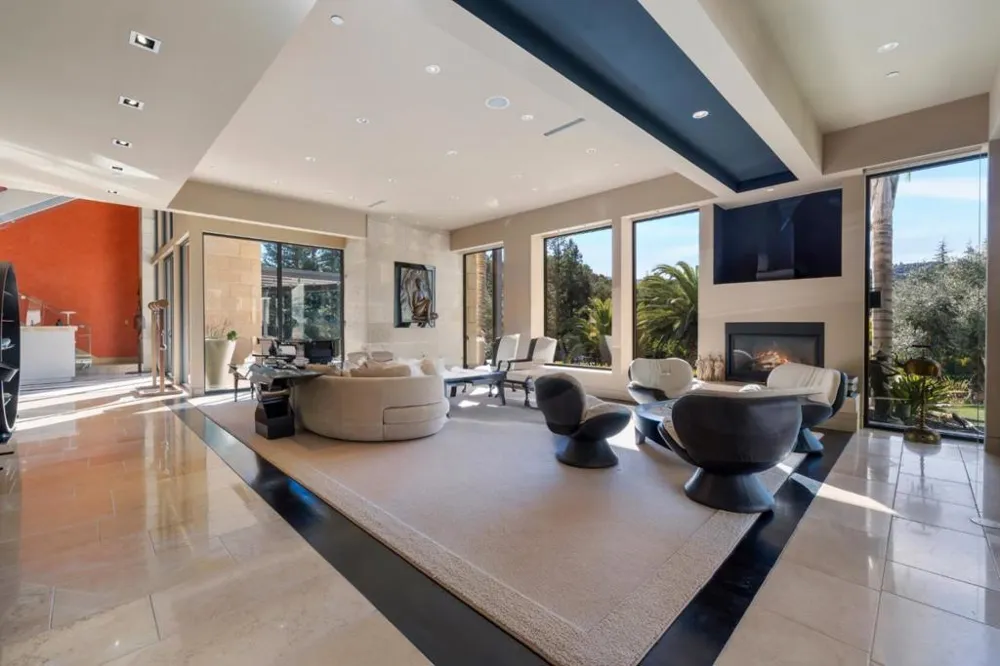 Address Not Shown Los Altos Hills, CA 94022