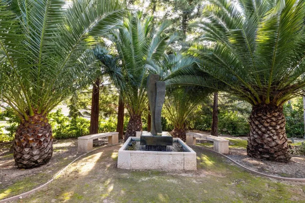 Address Not Shown Los Altos Hills, CA 94022