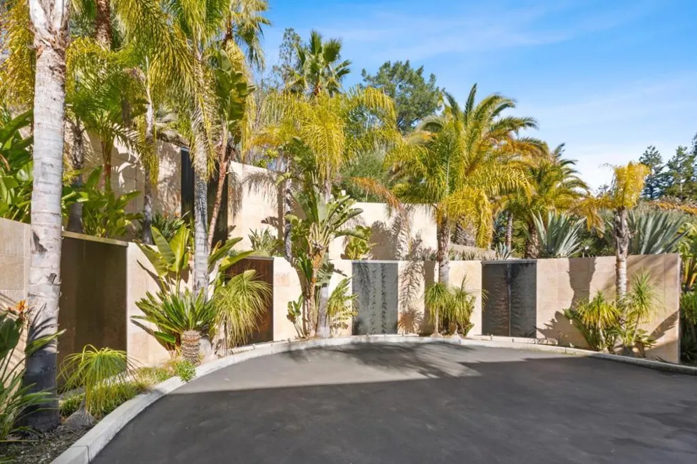Address Not Shown Los Altos Hills, CA 94022