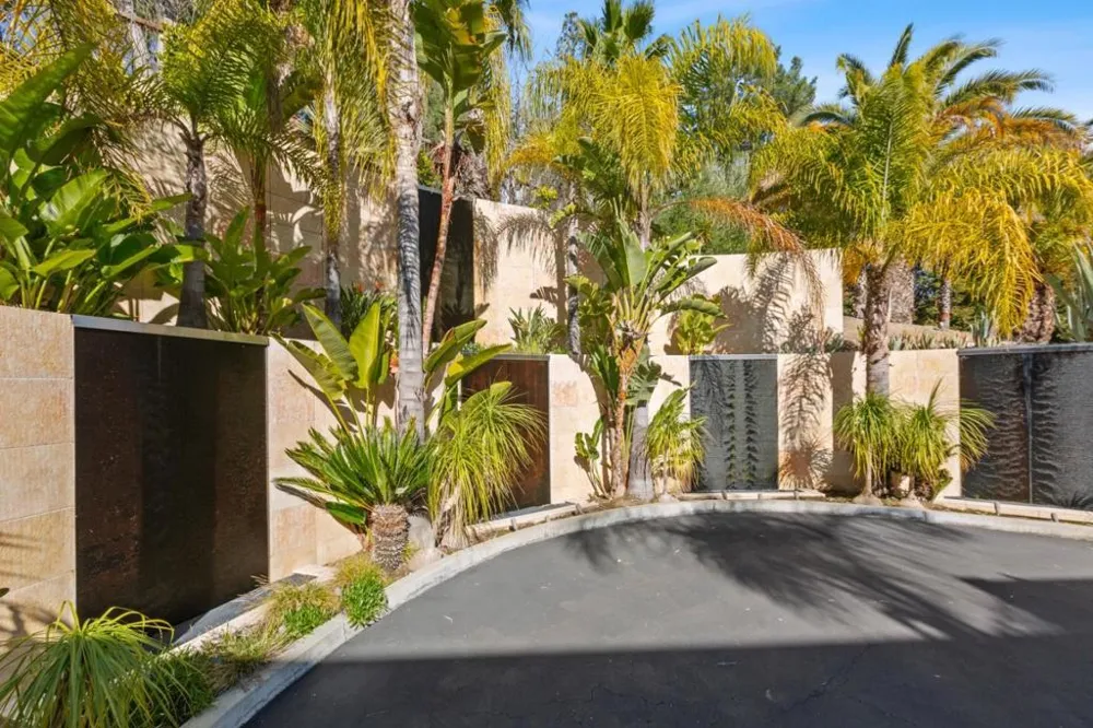Address Not Shown Los Altos Hills, CA 94022