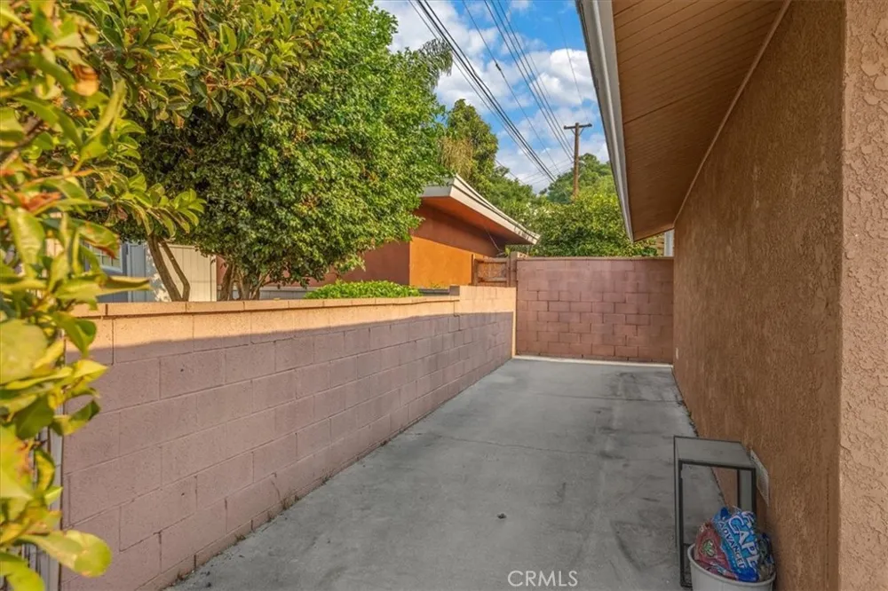 2183 Sinclair Pomona, CA 91767