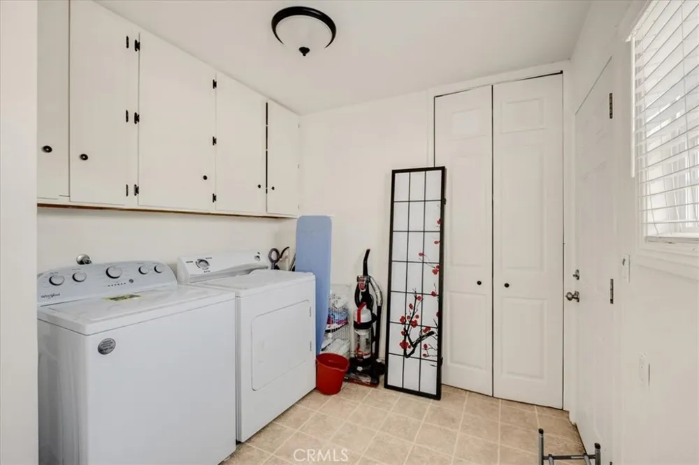 2183 Sinclair Pomona, CA 91767