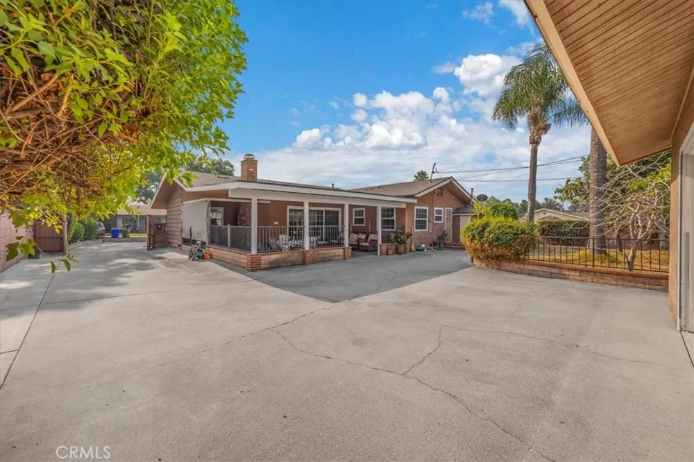 2183 Sinclair Pomona, CA 91767