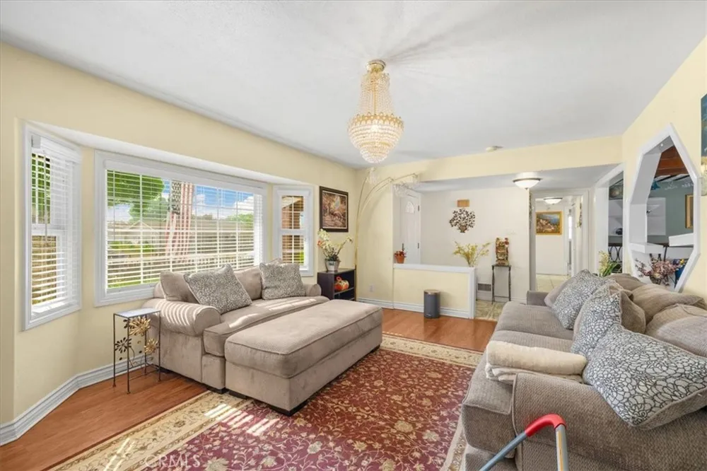 2183 Sinclair Pomona, CA 91767