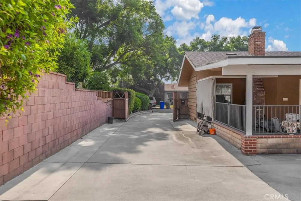 2183 Sinclair Pomona, CA 91767