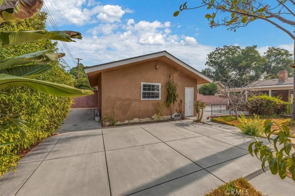 2183 Sinclair Pomona, CA 91767