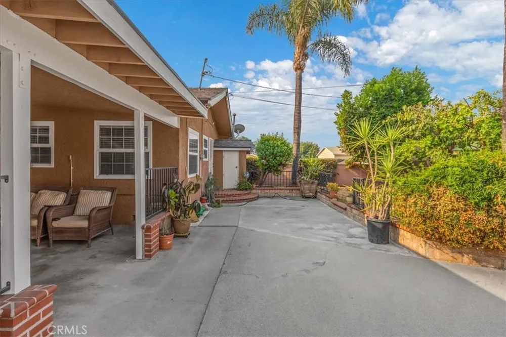 2183 Sinclair Pomona, CA 91767