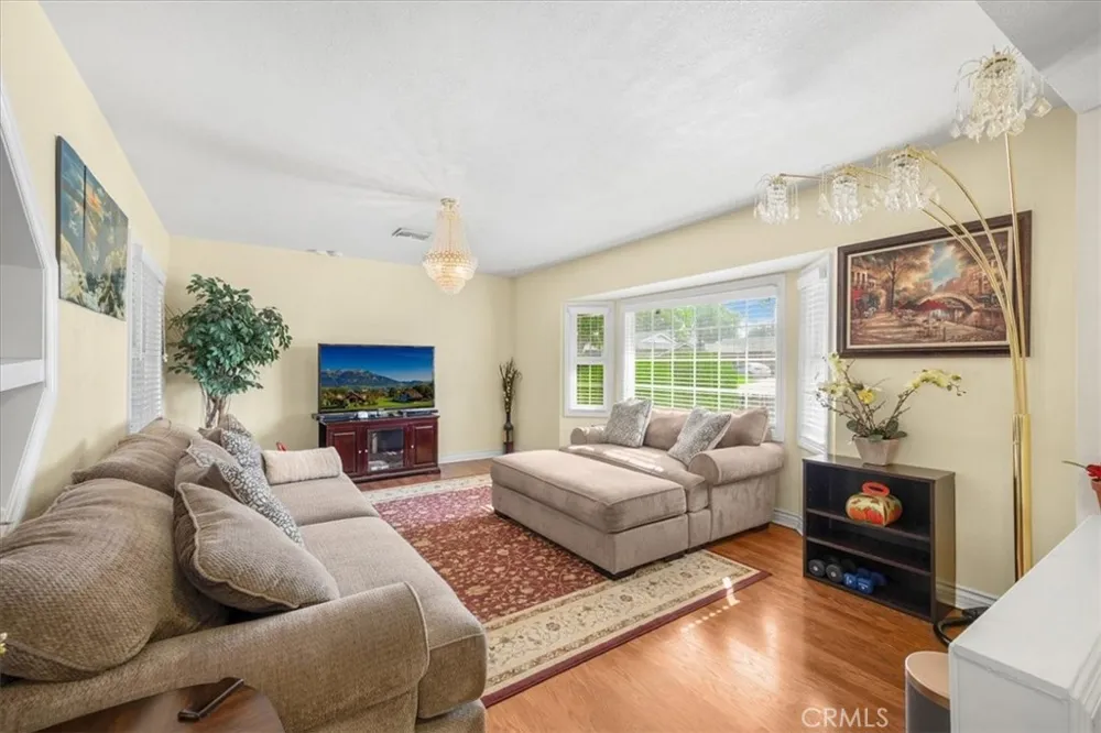 2183 Sinclair Pomona, CA 91767