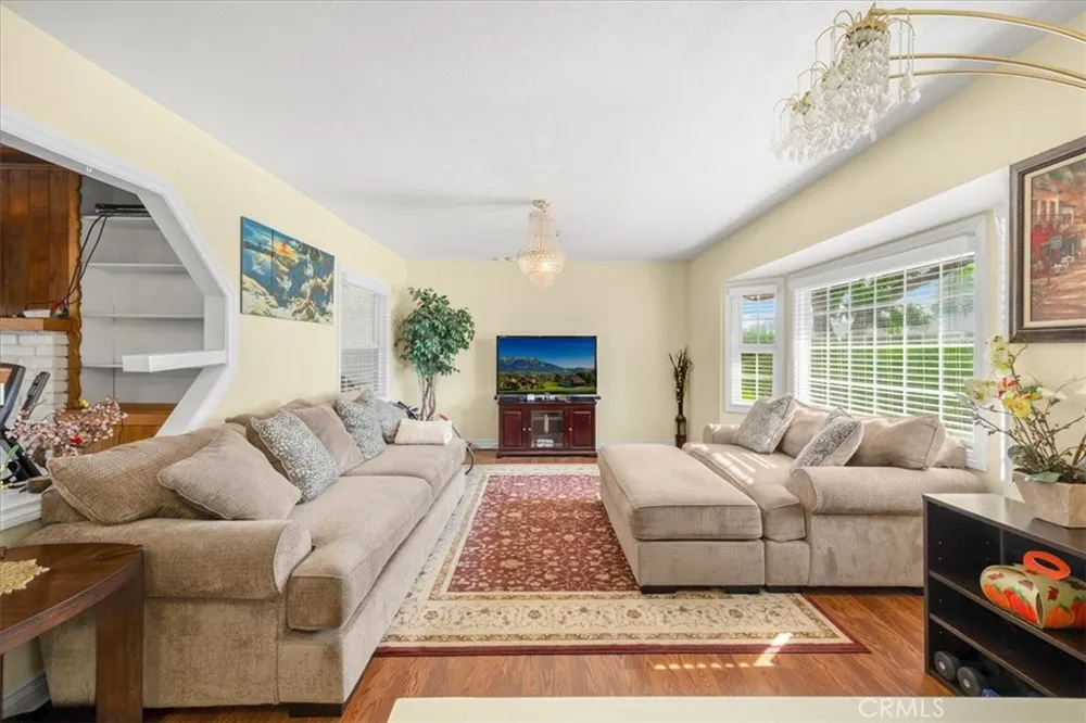 2183 Sinclair Pomona, CA 91767
