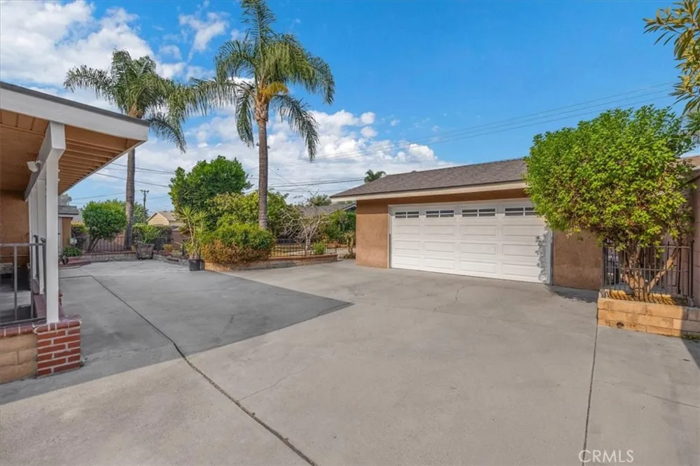 2183 Sinclair Pomona, CA 91767