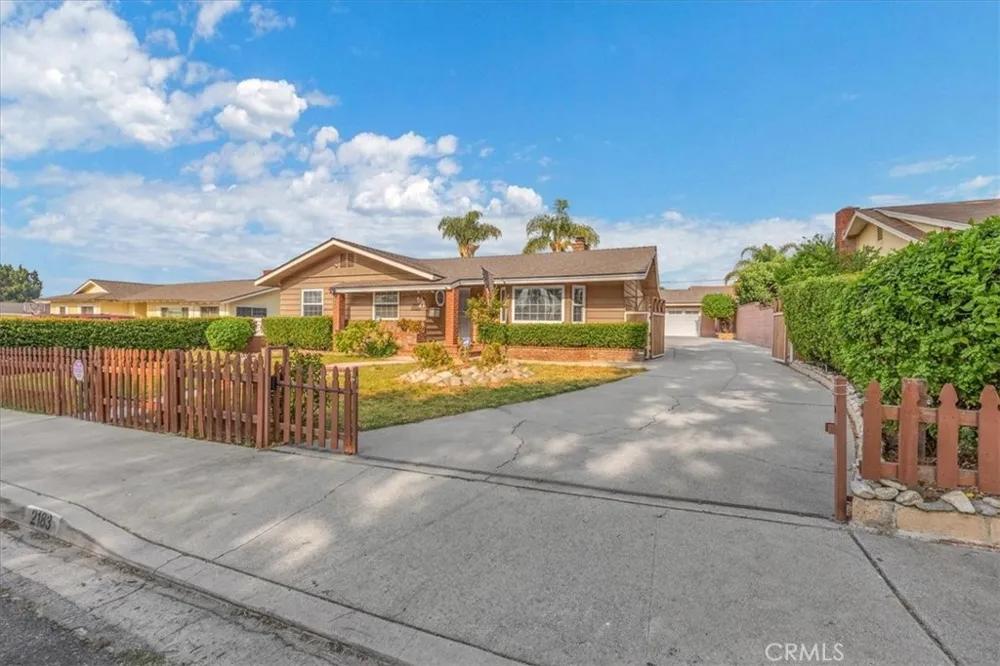 2183 Sinclair Pomona, CA 91767