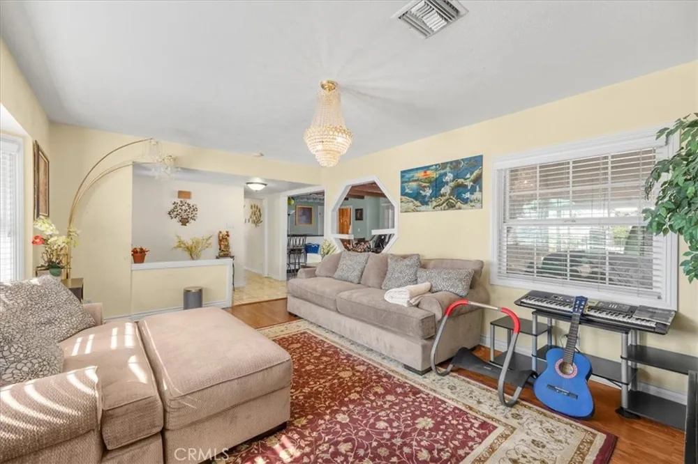 2183 Sinclair Pomona, CA 91767