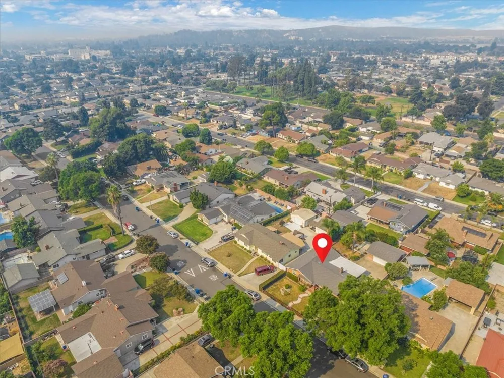 2183 Sinclair Pomona, CA 91767
