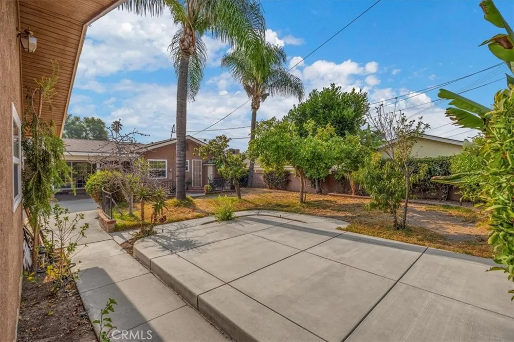2183 Sinclair Pomona, CA 91767