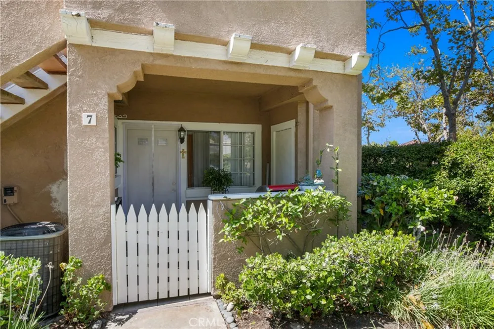7 VIA CRESTA Rancho Santa Margarita, CA 92688