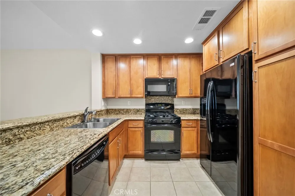 28472 Herrera Valencia, CA 91354