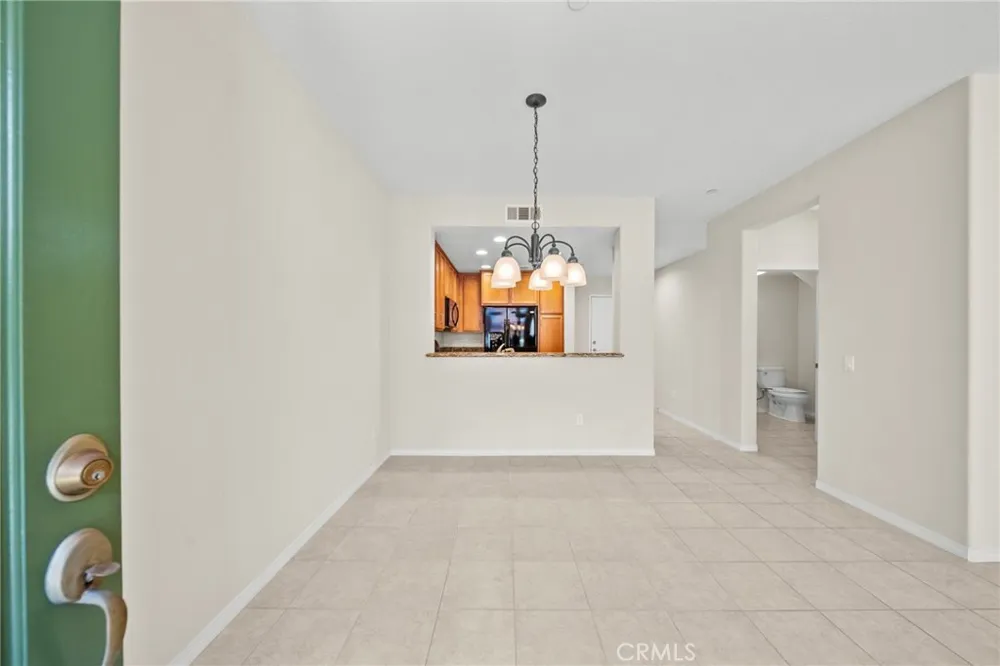 28472 Herrera Valencia, CA 91354