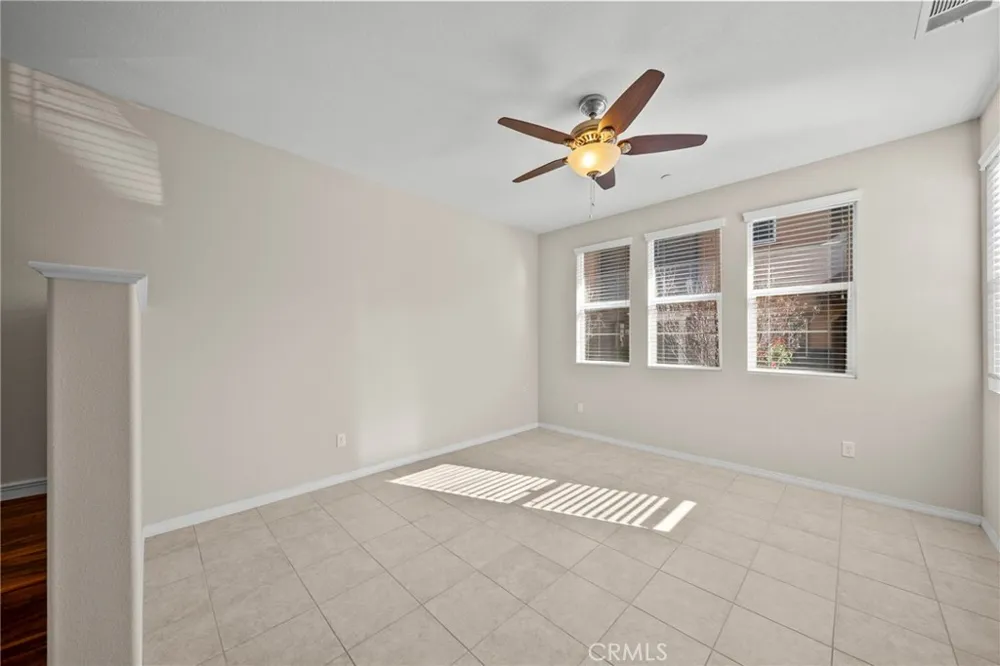 28472 Herrera Valencia, CA 91354