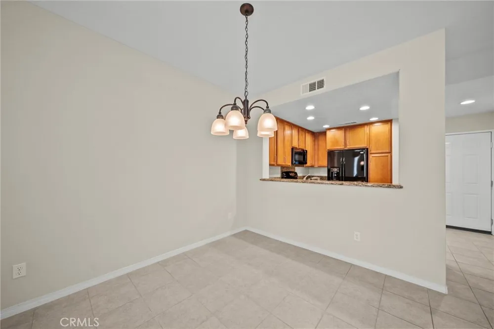 28472 Herrera Valencia, CA 91354