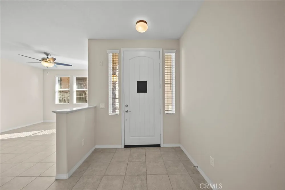 28472 Herrera Valencia, CA 91354