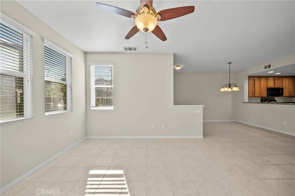 28472 Herrera Valencia, CA 91354