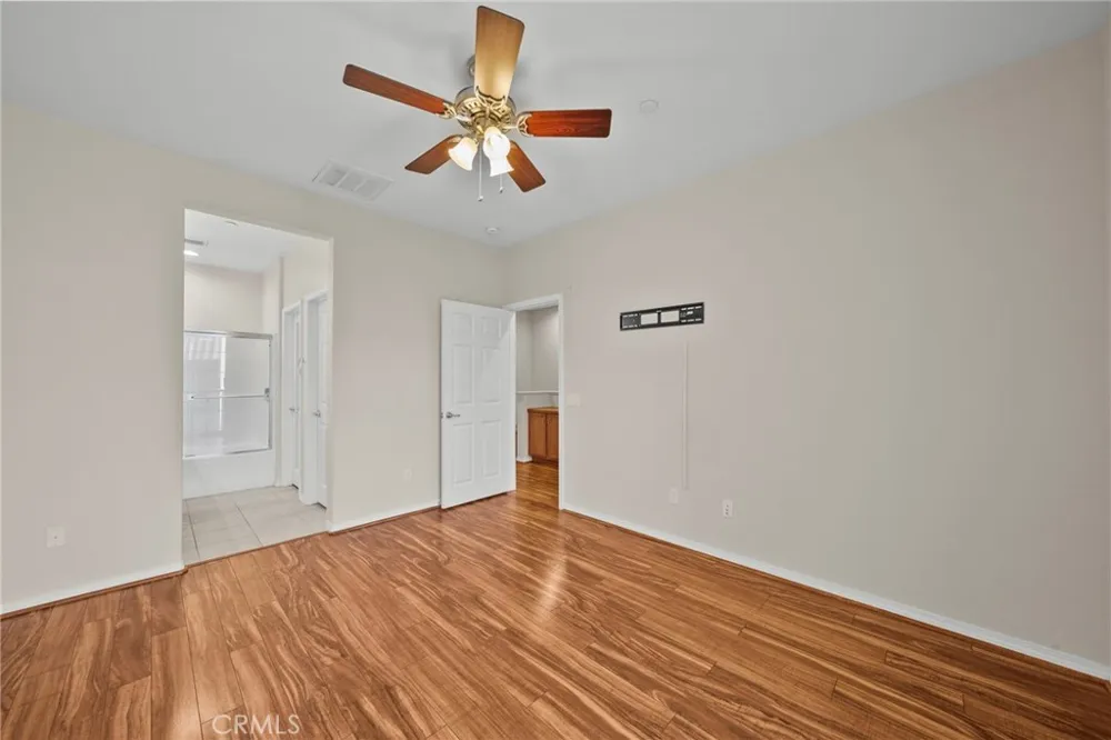 28472 Herrera Valencia, CA 91354