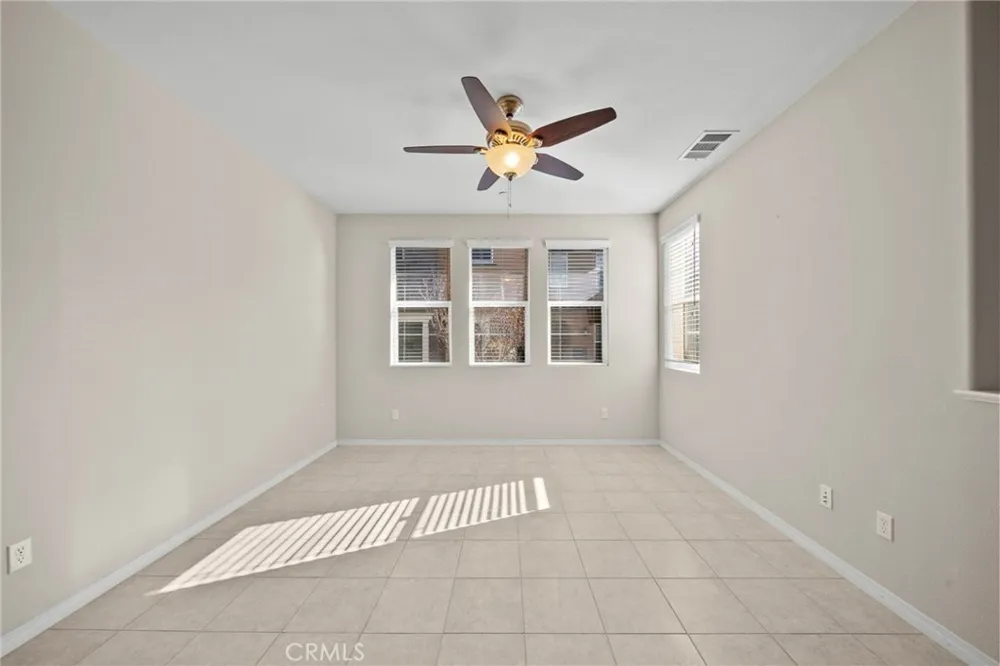 28472 Herrera Valencia, CA 91354