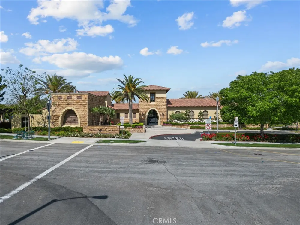 28472 Herrera Valencia, CA 91354