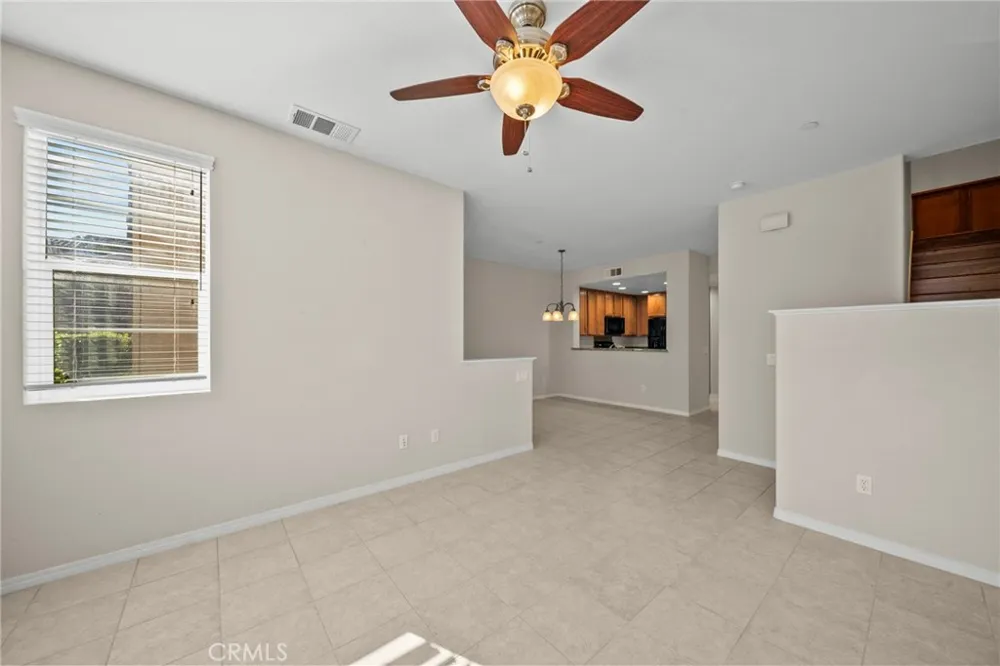 28472 Herrera Valencia, CA 91354
