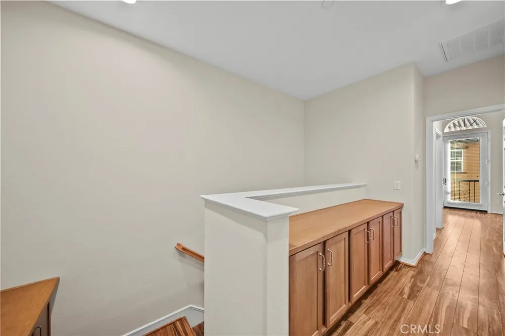 28472 Herrera Valencia, CA 91354