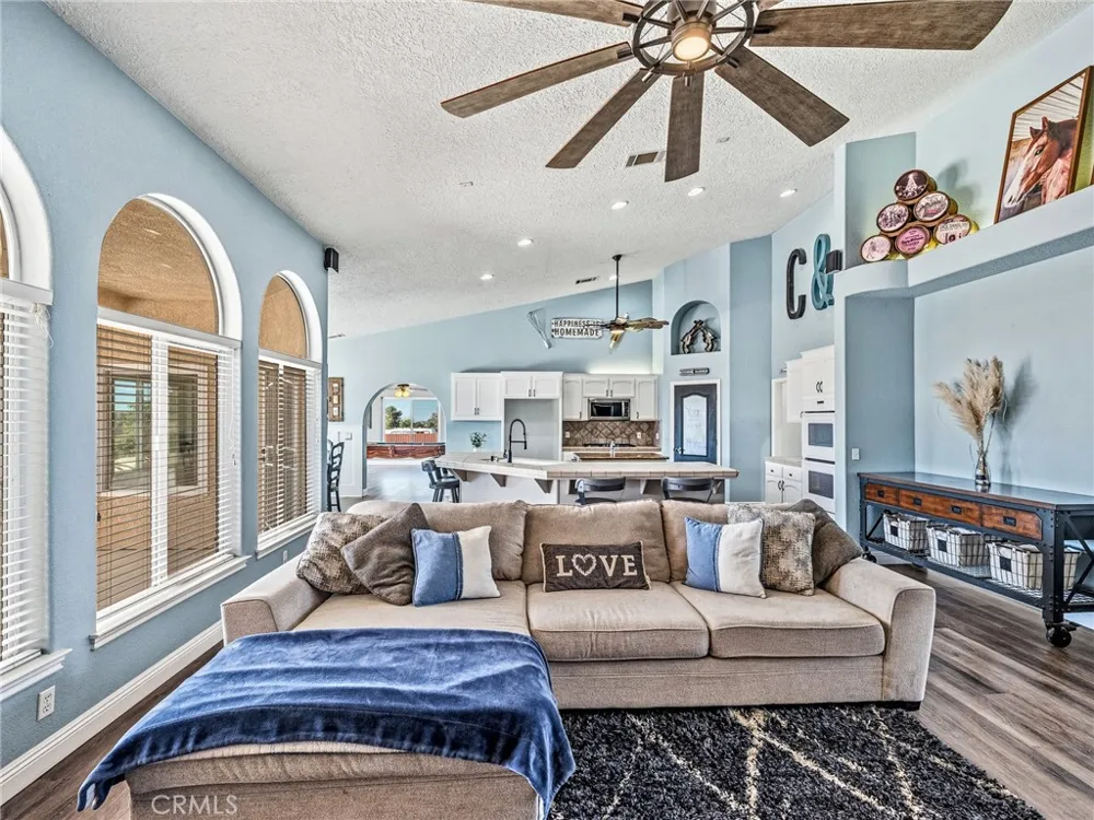 6232 Coriander Oak Hills, CA 92344