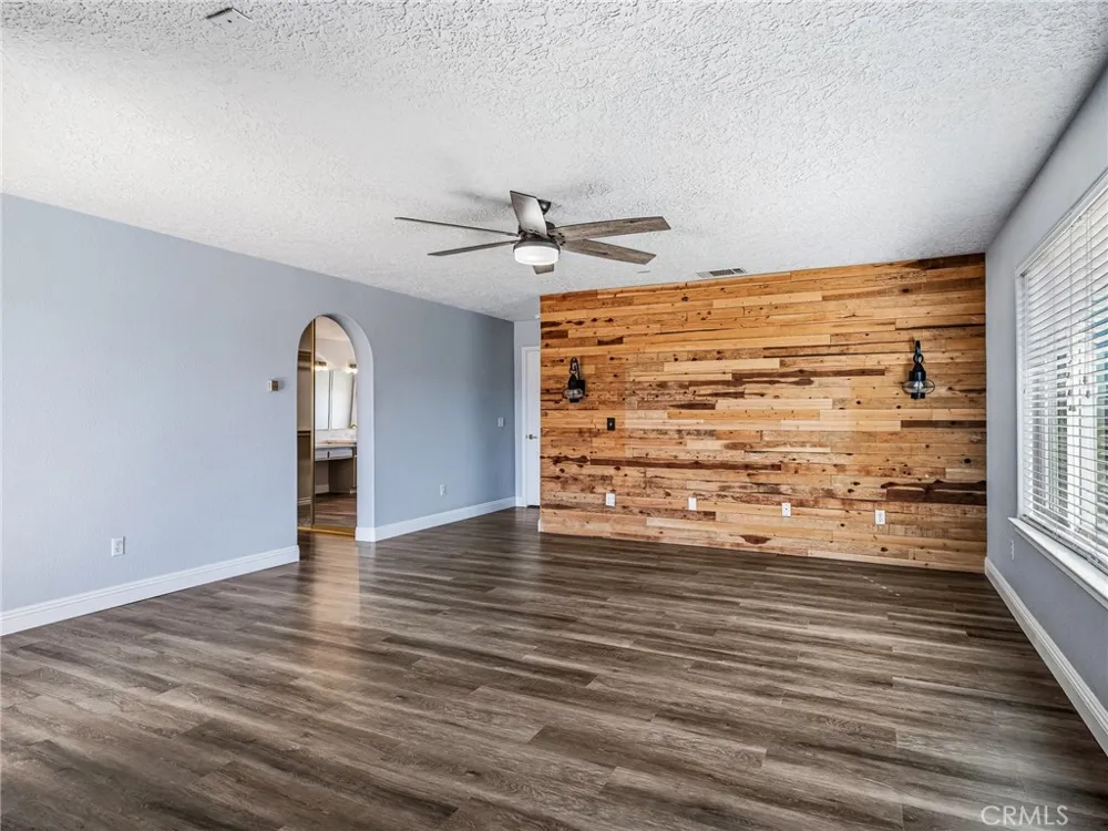 6232 Coriander Oak Hills, CA 92344