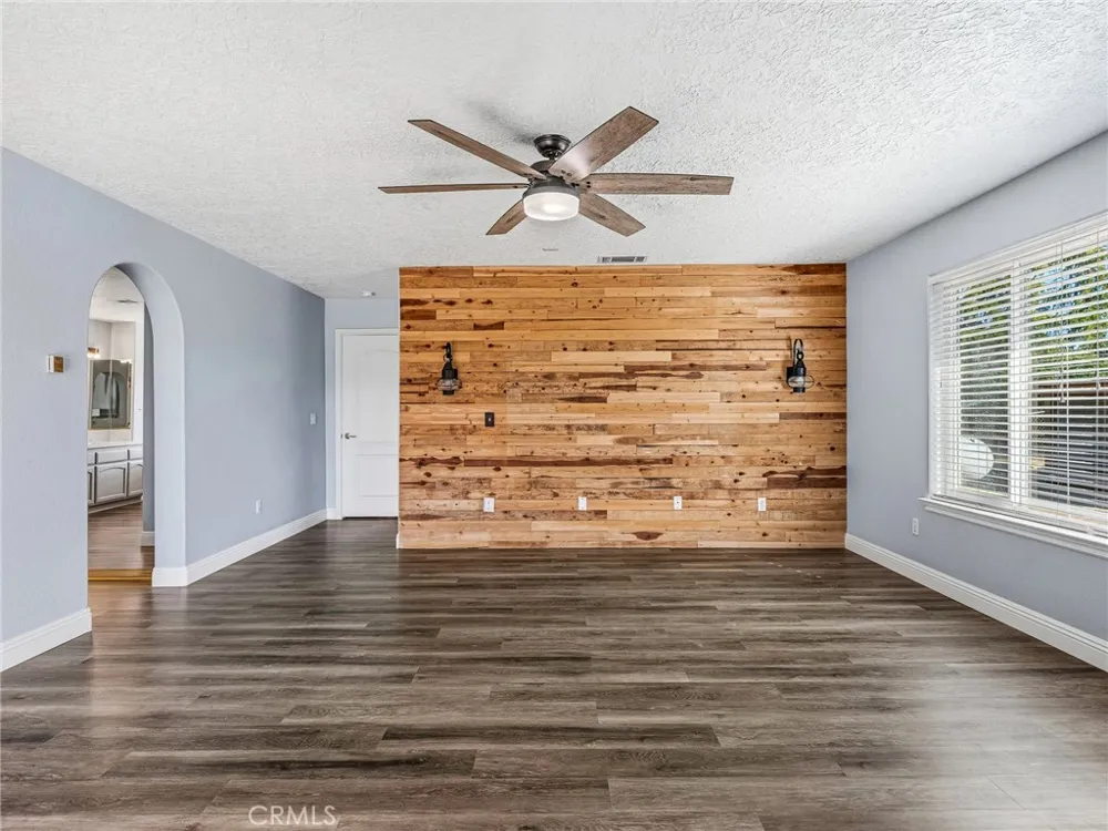 6232 Coriander Oak Hills, CA 92344