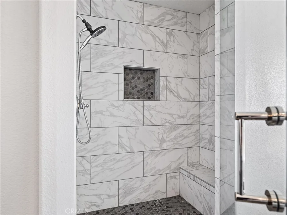 6232 Coriander Oak Hills, CA 92344