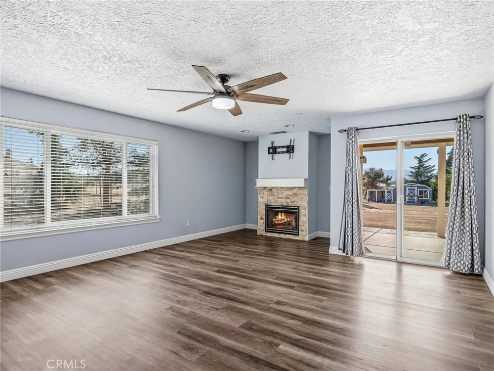 6232 Coriander Oak Hills, CA 92344