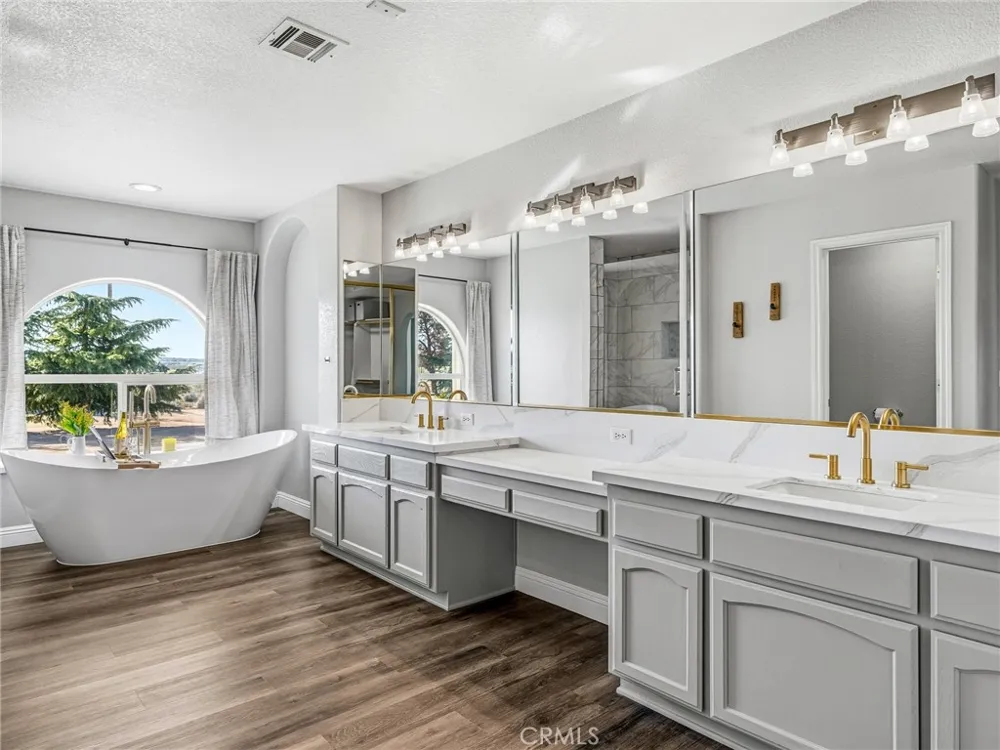6232 Coriander Oak Hills, CA 92344