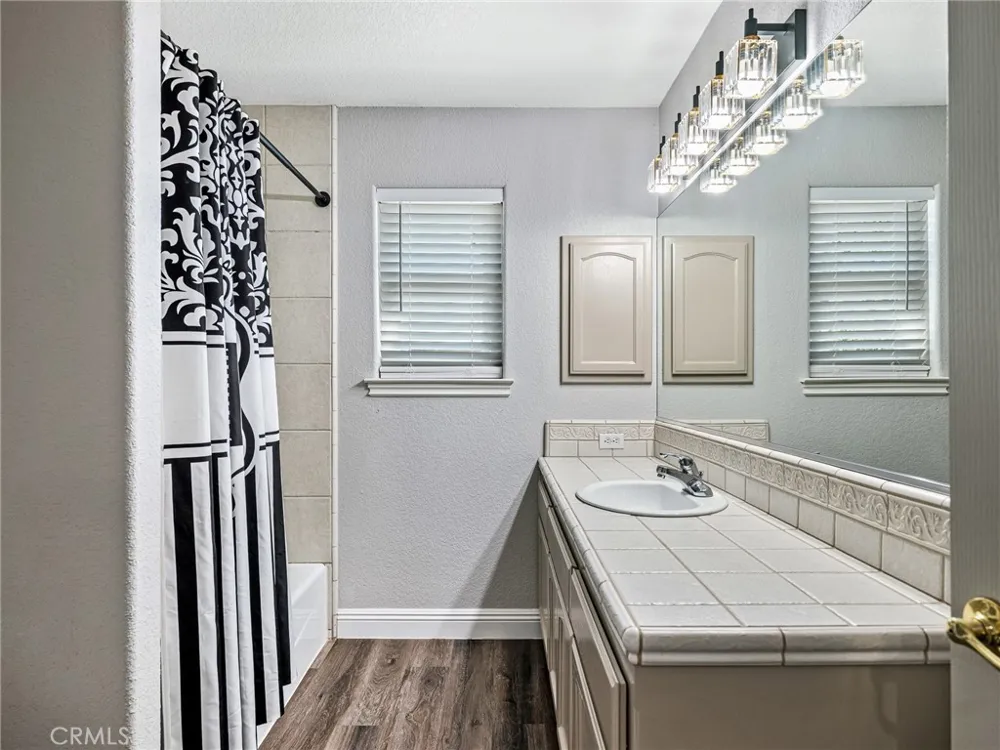 6232 Coriander Oak Hills, CA 92344
