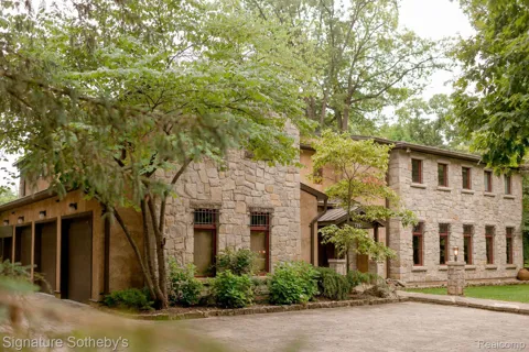 7357 LINDENMERE DRIVE