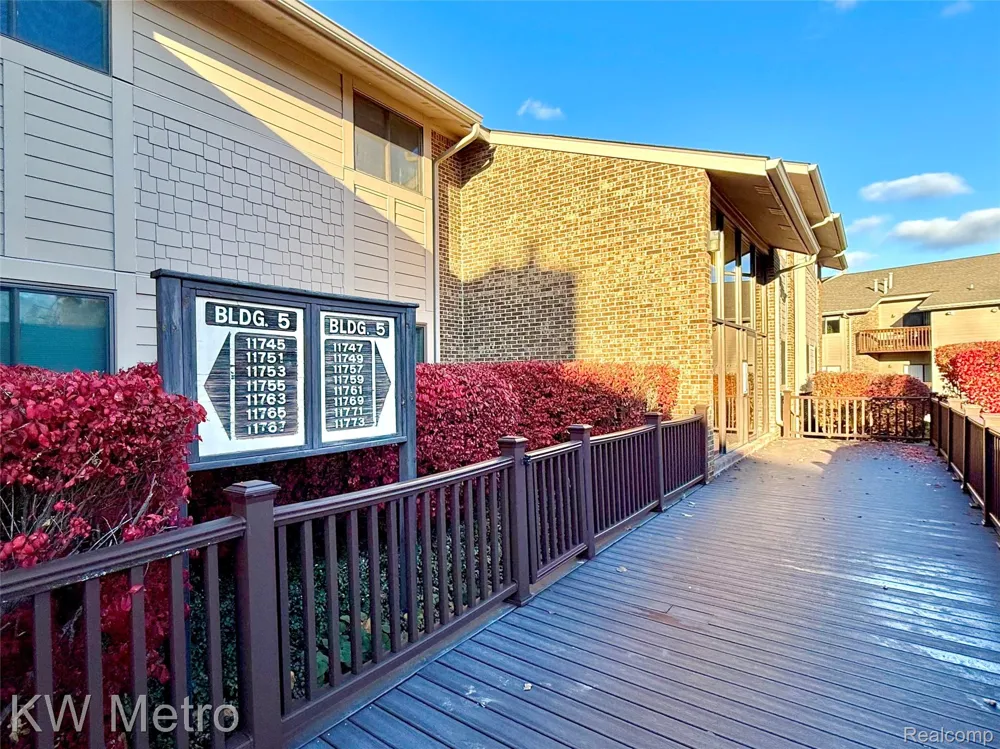 11773 Sycamore Drive #25 Plymouth City, MI 48170