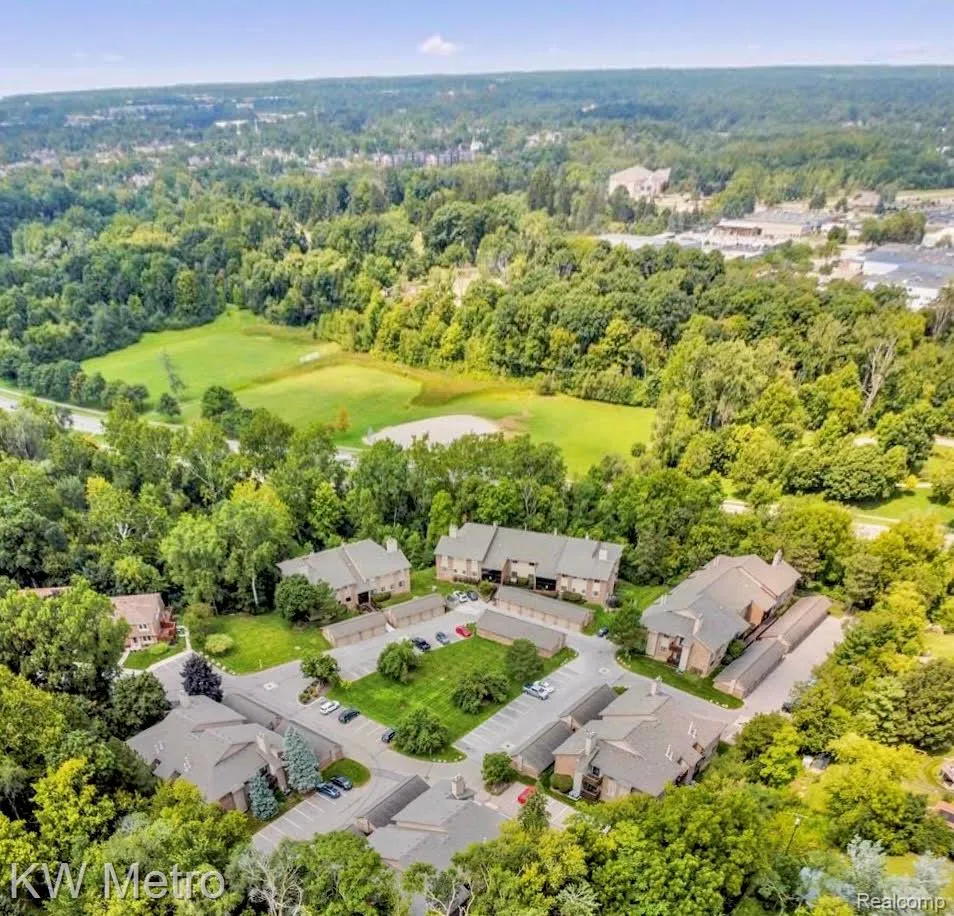 11773 Sycamore Drive #25 Plymouth City, MI 48170