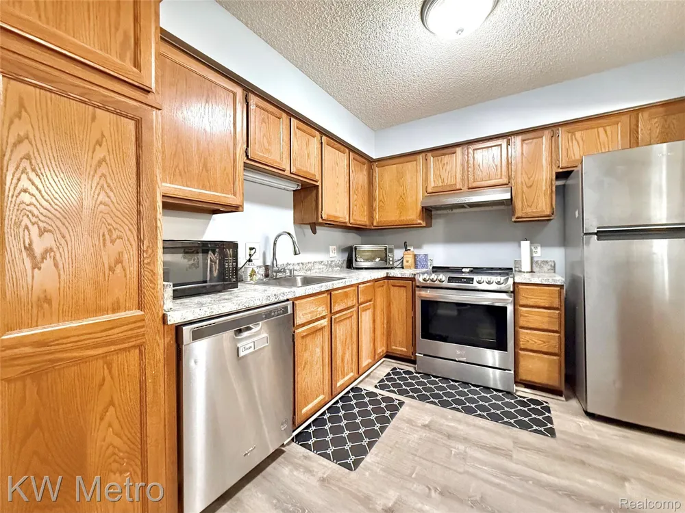 11773 Sycamore Drive #25 Plymouth City, MI 48170