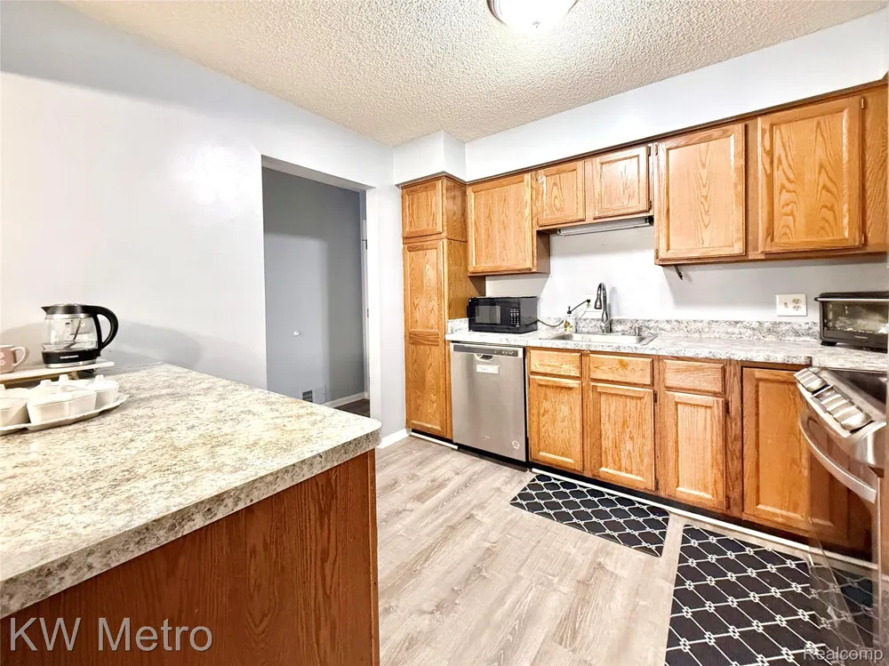 11773 Sycamore Drive #25 Plymouth City, MI 48170