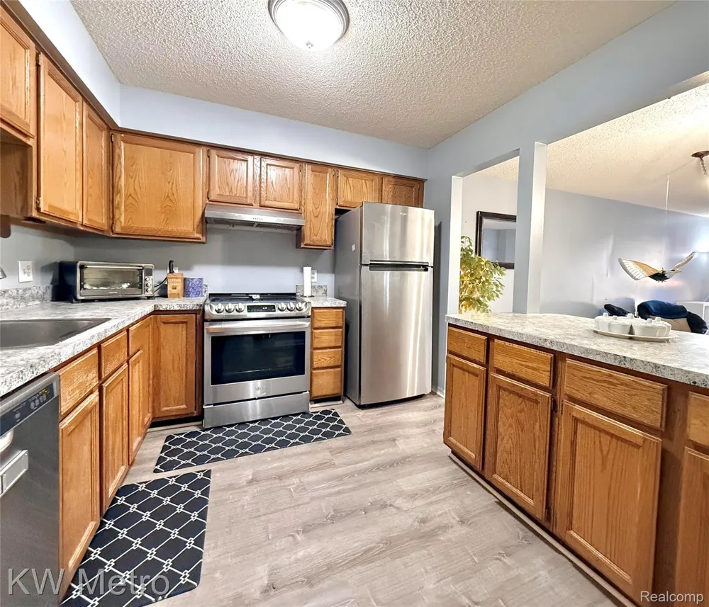 11773 Sycamore Drive #25 Plymouth City, MI 48170