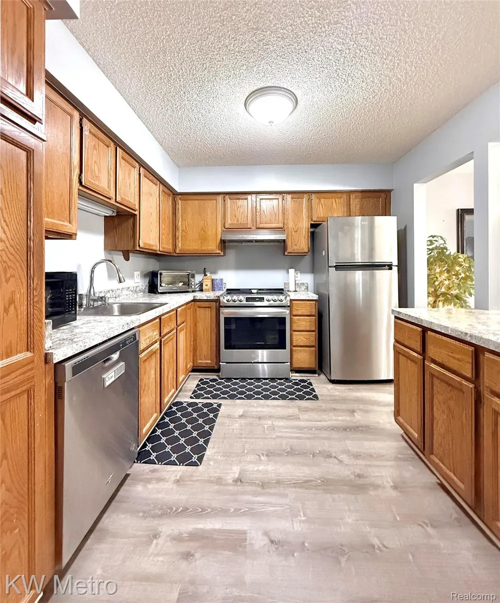 11773 Sycamore Drive #25 Plymouth City, MI 48170