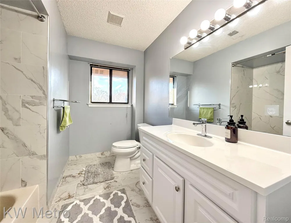 11773 Sycamore Drive #25 Plymouth City, MI 48170