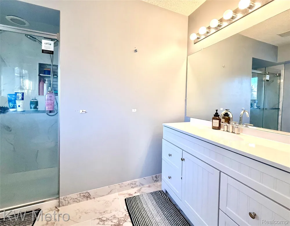 11773 Sycamore Drive #25 Plymouth City, MI 48170
