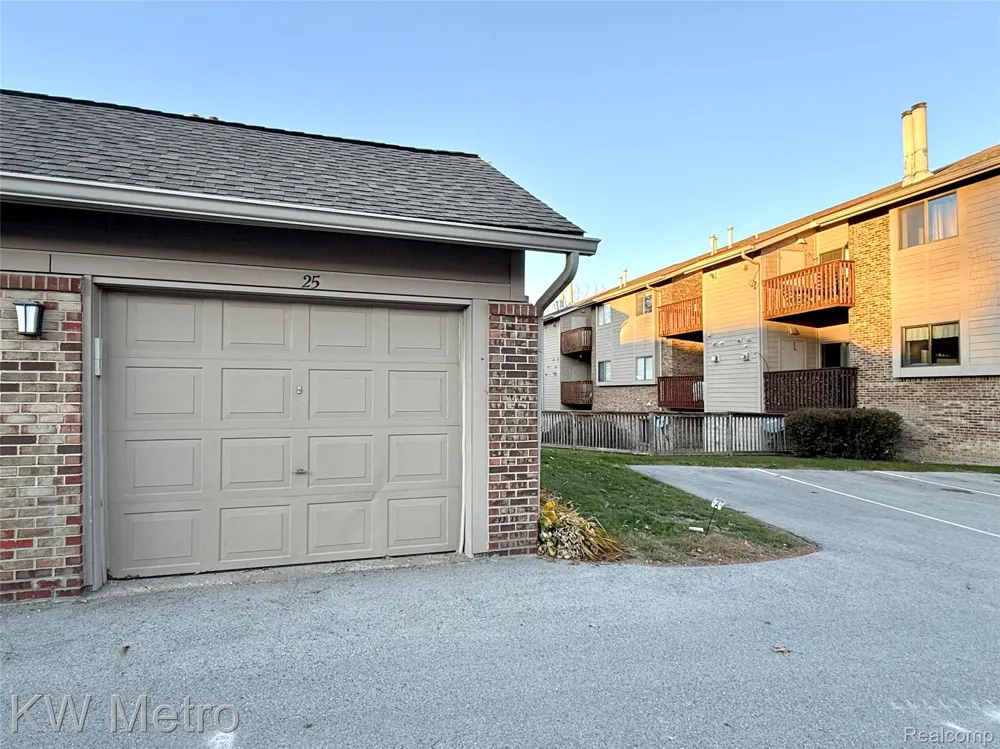 11773 Sycamore Drive #25 Plymouth City, MI 48170