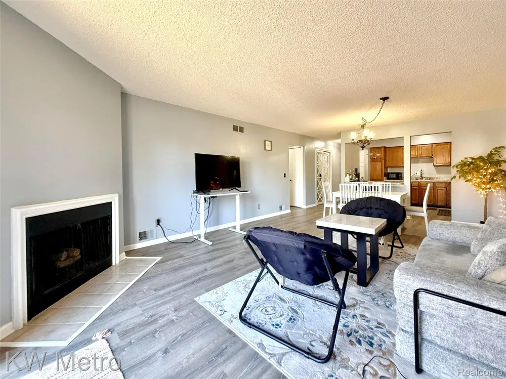 11773 Sycamore Drive #25 Plymouth City, MI 48170