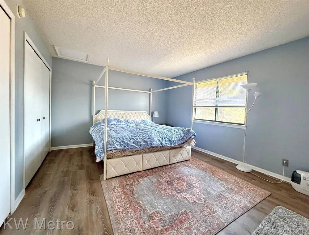 11773 Sycamore Drive #25 Plymouth City, MI 48170